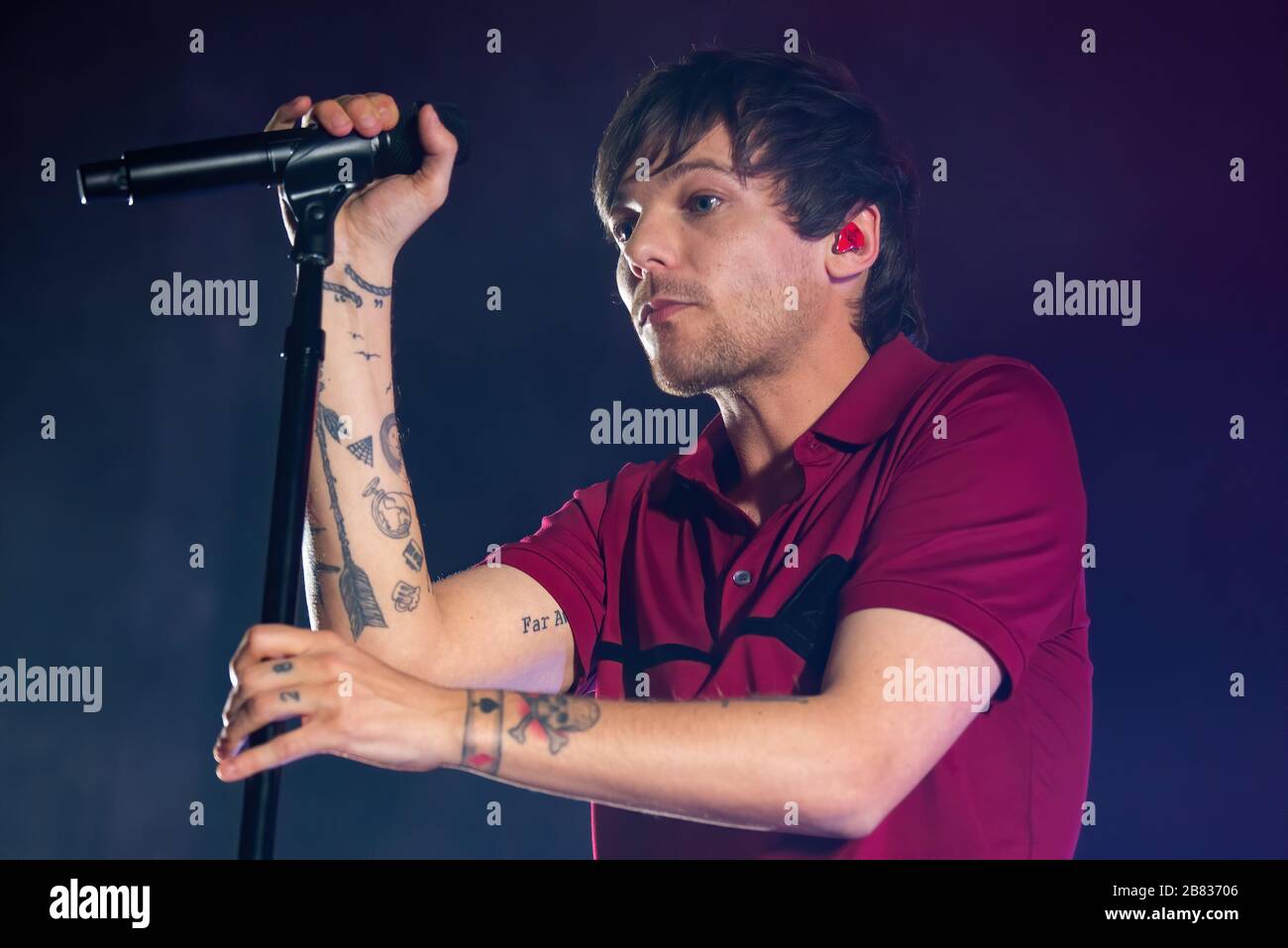 BARCELONA - MAR 9: Louis Tomlinson (Sänger einer Richtungsband) tritt am 9. März 2020 in Barcelona, Spanien, auf der Razzmatazz Bühne auf. Stockfoto