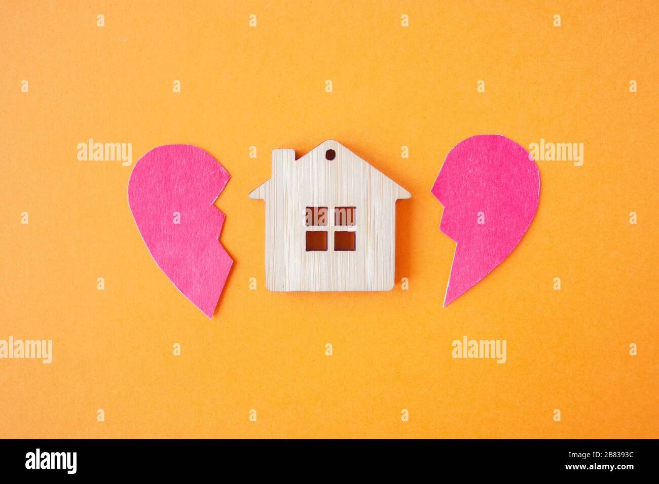 Gebrochenes Herz Symbol Stockfotos Und Bilder Kaufen Alamy