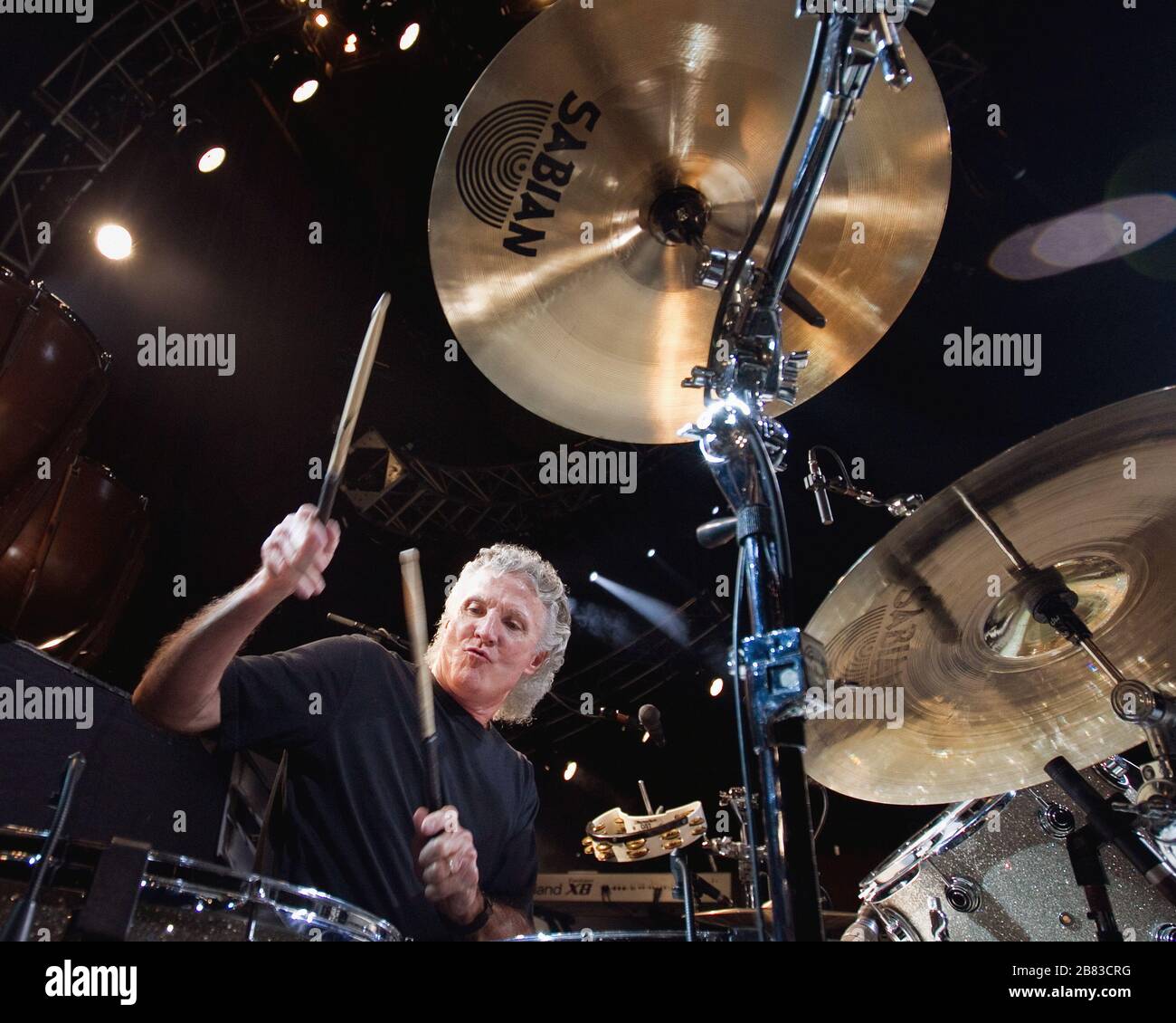 Schlagzeuger Don Brewer tritt mit Bob Seger und der Silver bullet Band in Sunrise, Florida auf. Stockfoto