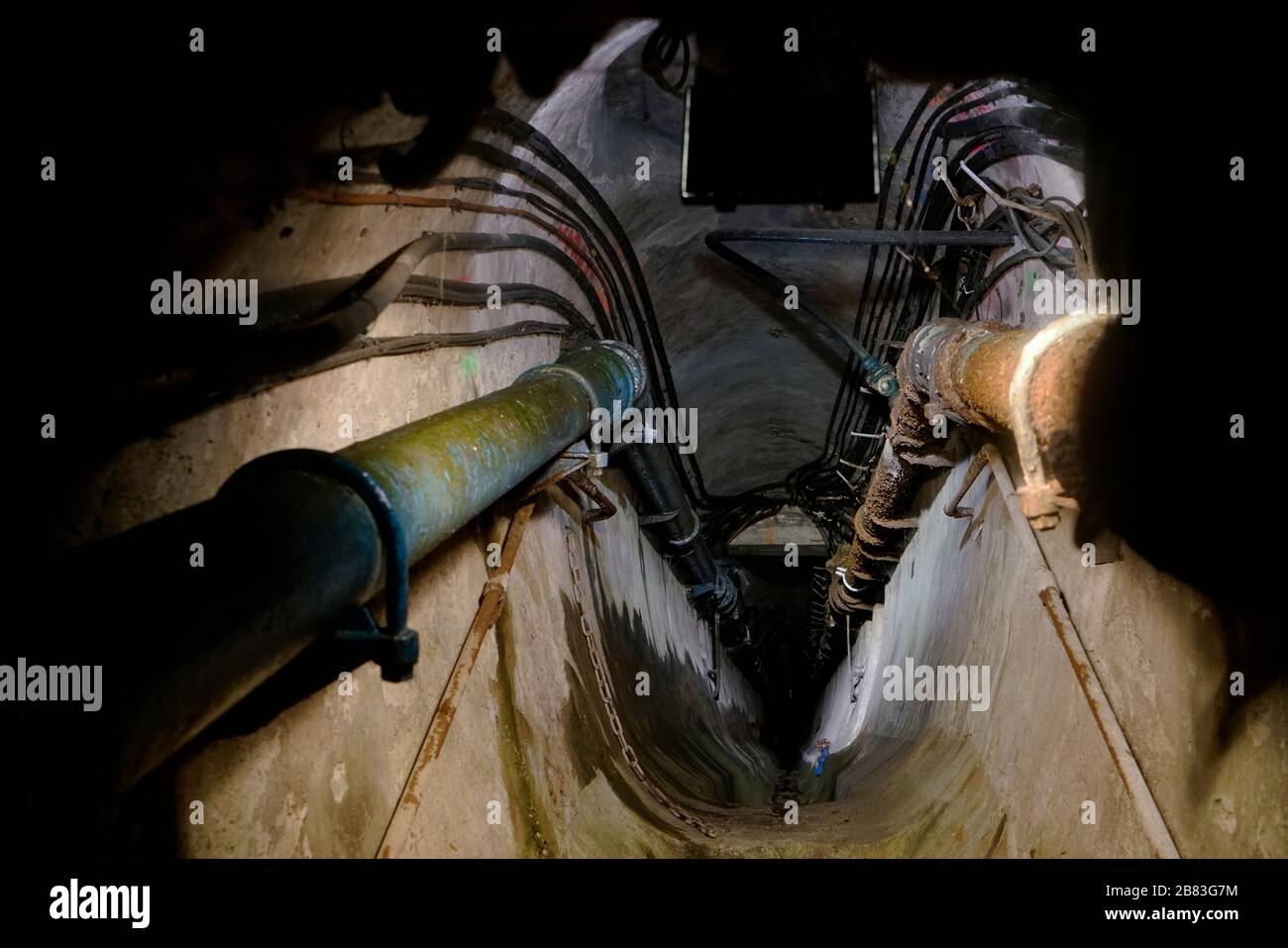 Pipelines und Kabel im Tunnel in der Kanalisation.Musee des egouts de Paris.Paris.France Stockfoto