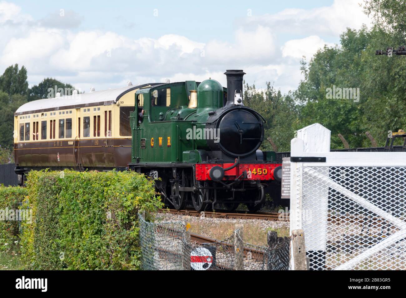 Dampfmaschine der Klasse 14xx der Great Western Railway mit Autokoach im Didcot Railway Center, Didcot, Oxfordshire, England Stockfoto