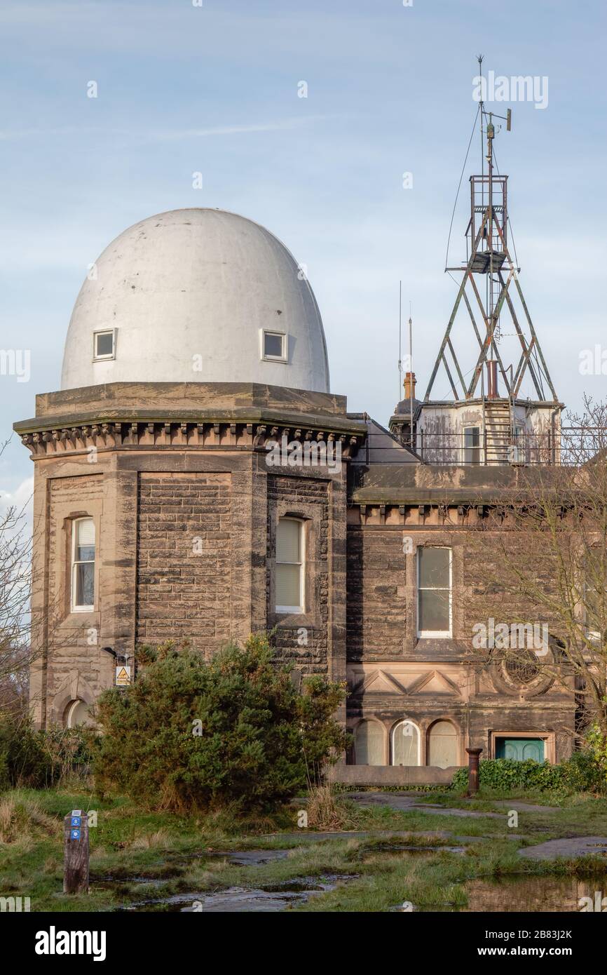 Das Bidston-Observatorium auf dem Bidston Hill spielte einst eine Rolle bei der Zeitmessung und Gezeitenvorhersage für den Hafen von Liverpool und ist heute ein Privatwohnsitz Stockfoto