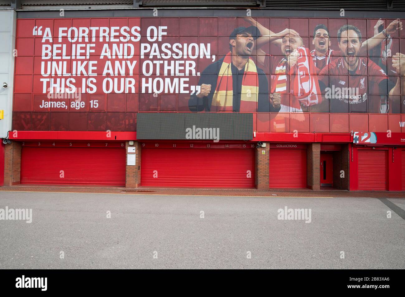 Eine allgemeine Ansicht des Ticketbüros in Anfield, der Heimat des Liverpool Football Club, nachdem bekannt wurde, dass der professionelle Fußball in England dies nicht sein wird Stockfoto