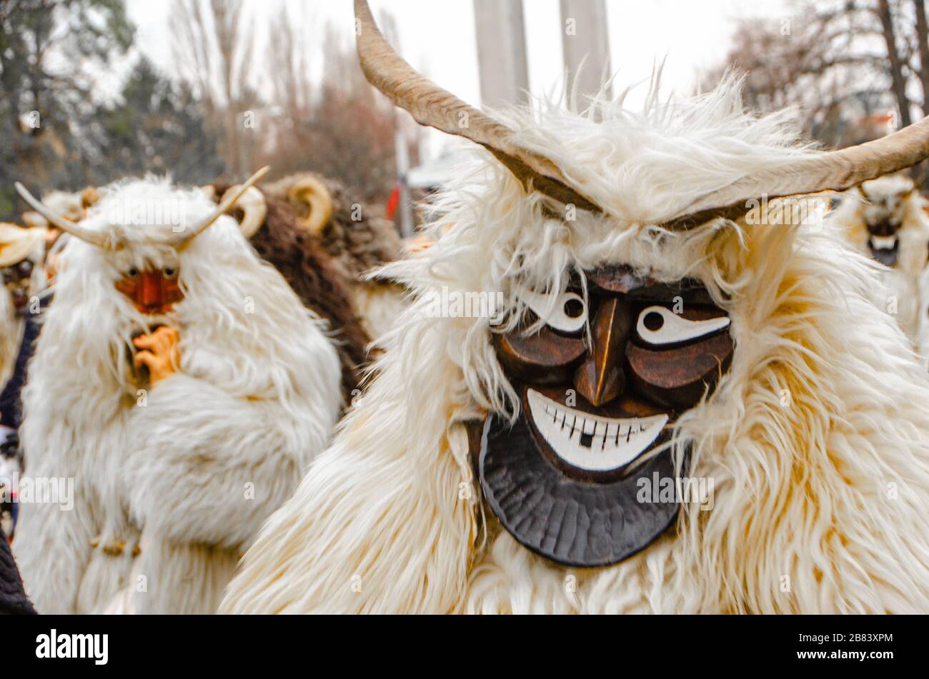 Männer kleideten sich zum jährlichen "Buso"-fest in Mohacs, Ungarn, als Dämonen Stockfoto
