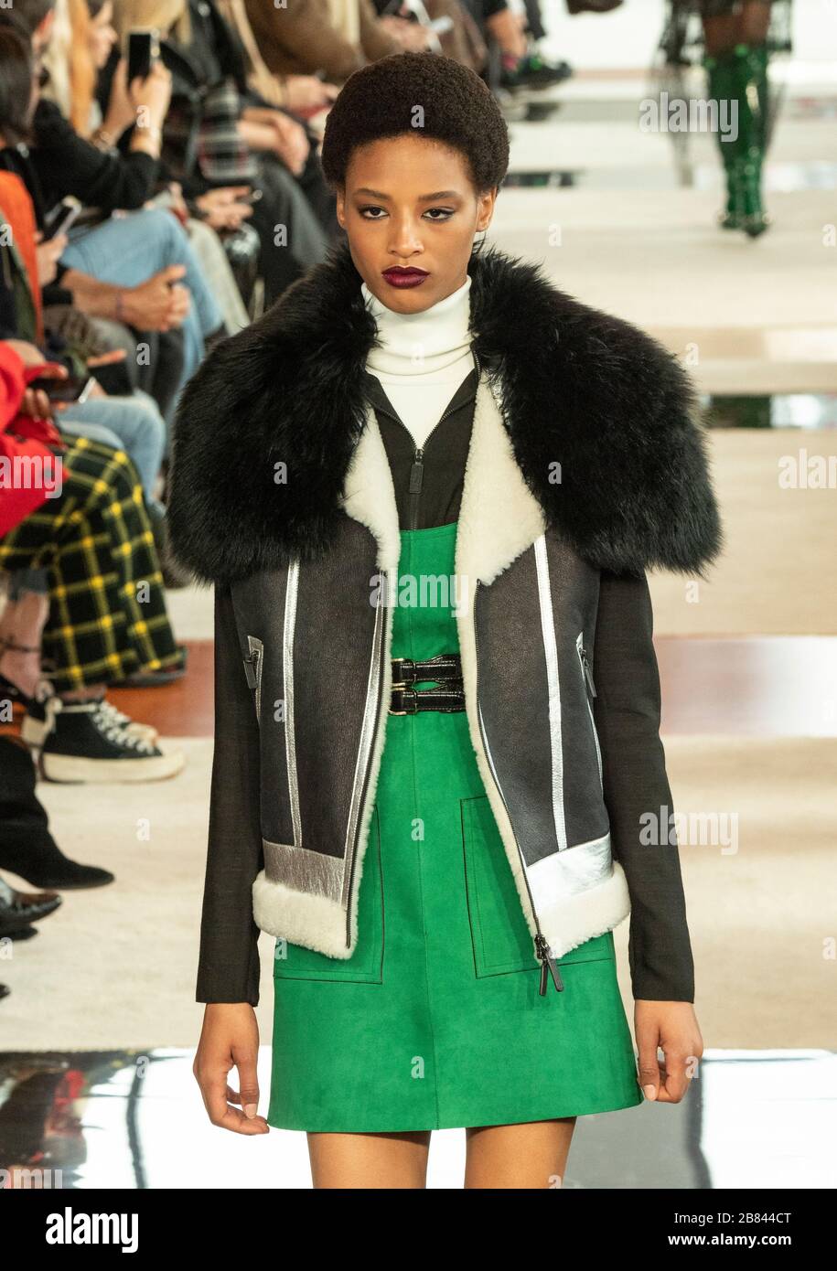 New York, NY - 8. Februar 2020: Janaye Furman läuft auf der Rollbahn zur Longchamp-Modenschau während der New York Fashion Week in Hudson Commons Stockfoto
