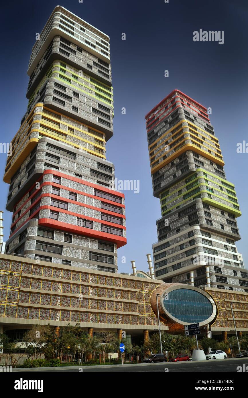 Der bunte Zickzack-Zwillingsturm in der Stadt Lusail - Katar. Stockfoto Der bunte Zickzack-Zwillingsturm in der Stadt Lusail - Katar. Stockfoto