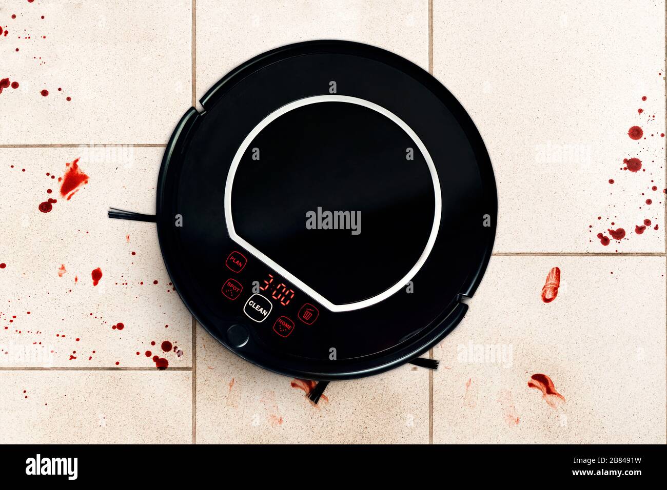 Roboter-Staubsauger wäscht den Boden auf dem mit rotem Blut befleckten Fliesenboden. Cleverer Assistent für die Reinigung von Wohnungen. Reinigung autonomer Vakuumkreis Stockfoto