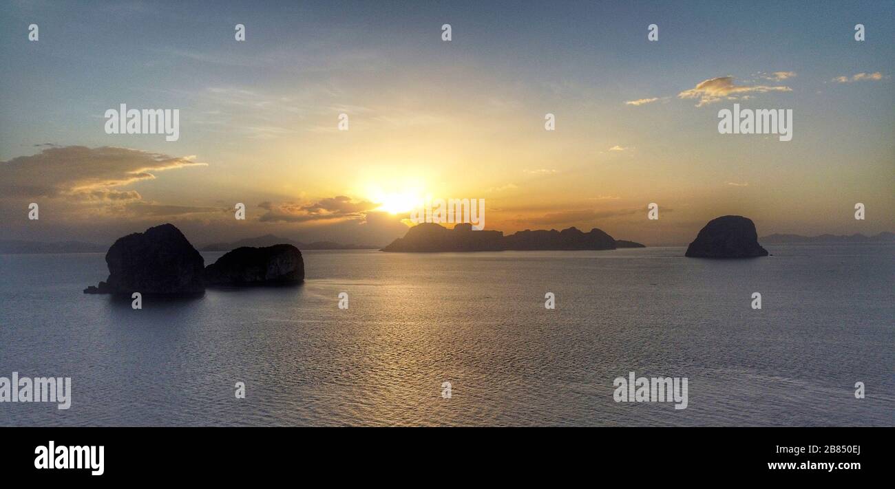 Ko Ngai Hai Island Sonnenaufgang Luftdronblick Stockfoto