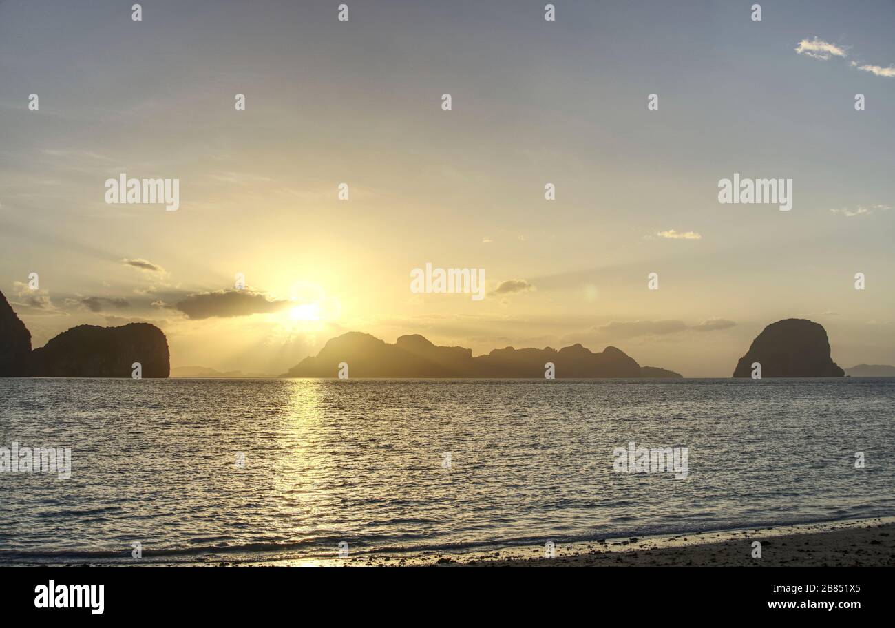 Ko Ngai Hai Island Sonnenaufgang Luftdronblick Stockfoto