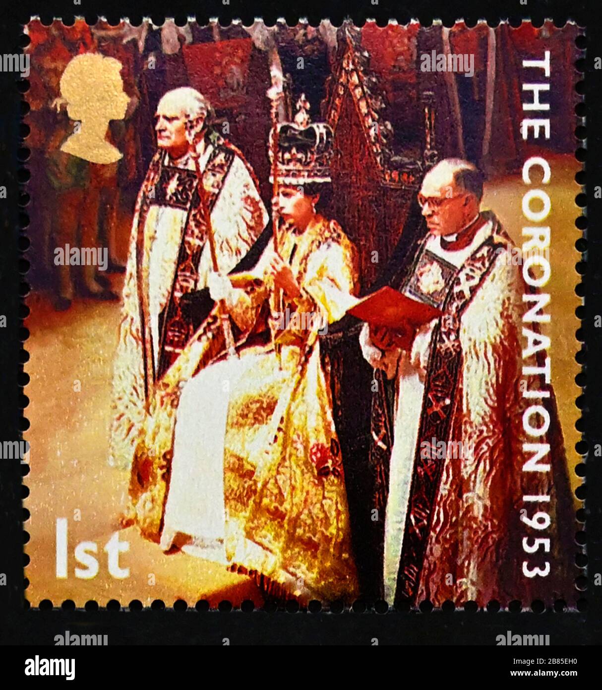 Briefmarke. Großbritannien. Königin Elizabeth II 50-jähriges Jubiläum der Krönung. Königin Elisabeth II. Im Krönungsstuhl mit den Bischofsamt. 1. 2003. Stockfoto