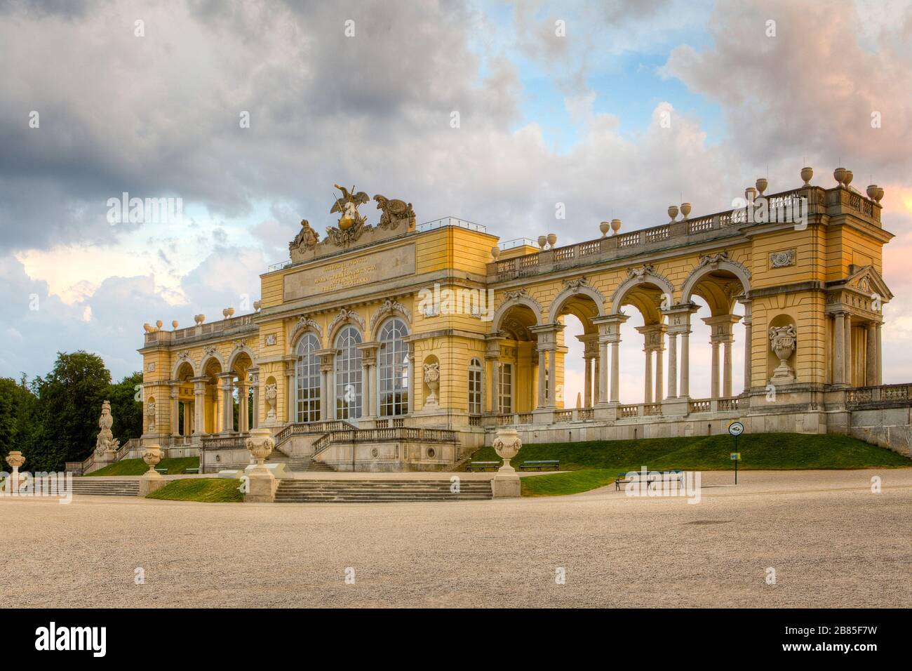 Gloriette Wien während der goldenen Stunde Stockfoto