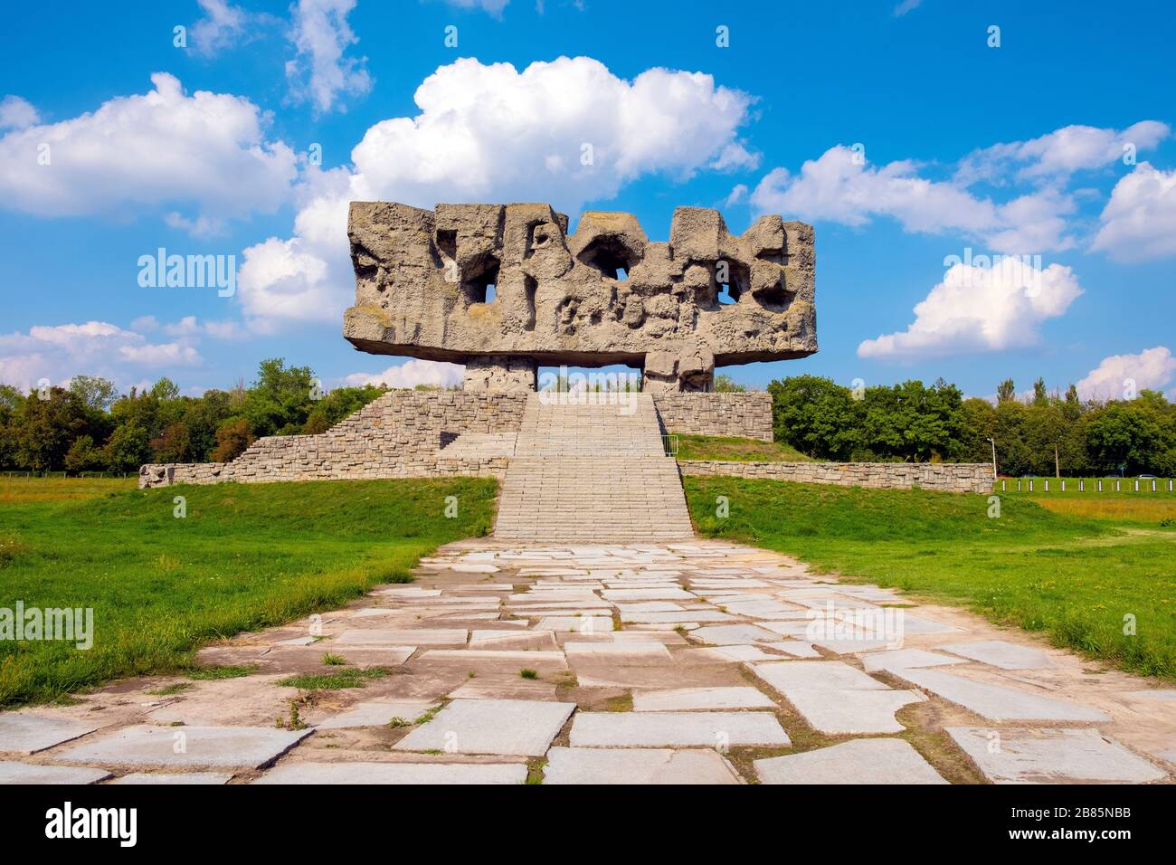 Lublin, Lubelskie/Polen - 2019/08/17: Majdanek KL Lubliner Nazi-Konzentration und - Konzentrationslager Lublin - mit Opfer-Denkmal Stockfoto
