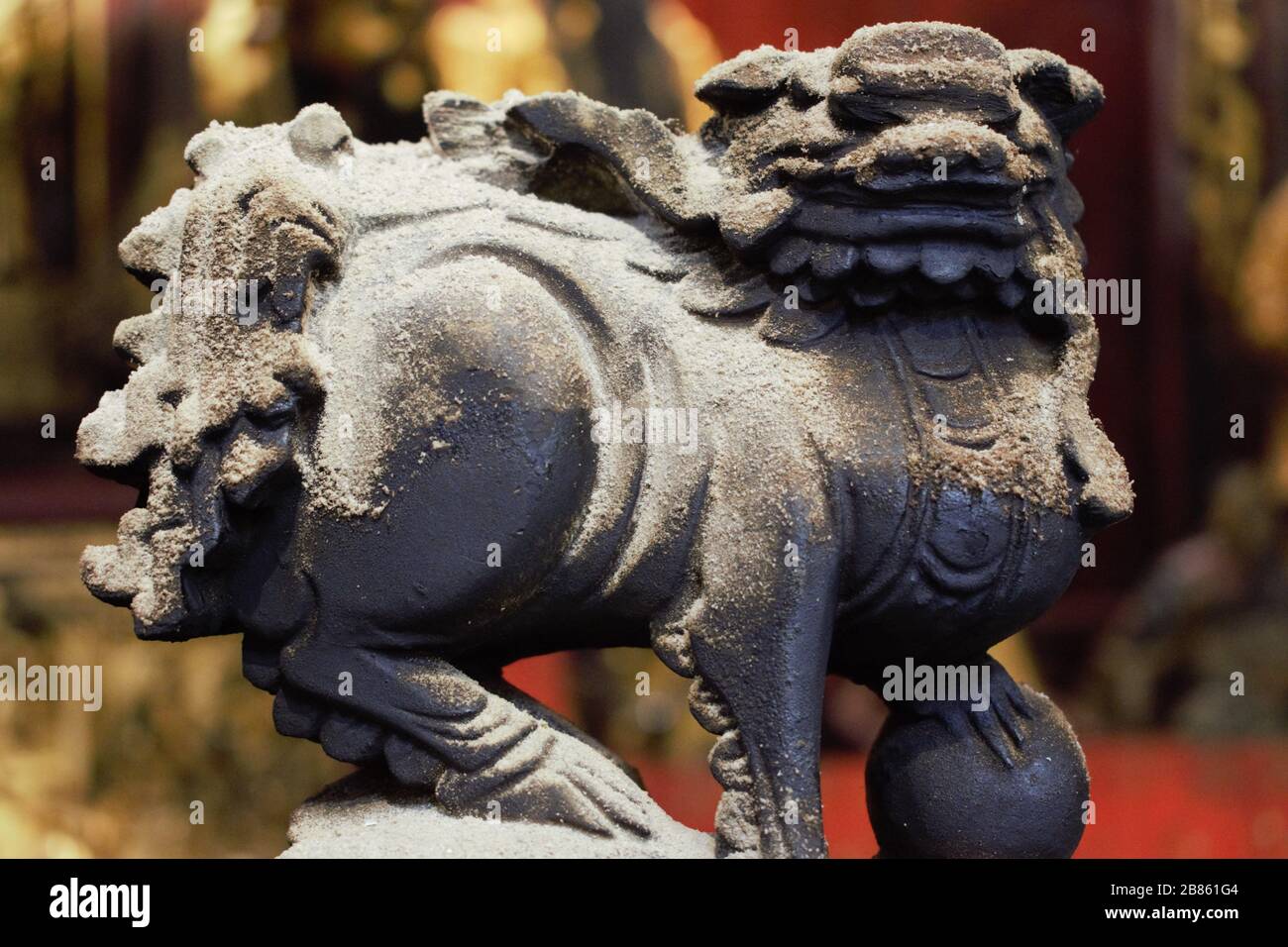 Chinesische Löwenstatue am Sam Kai Vui Kun, Kuan Tai Tempel, Macau, China Stockfoto