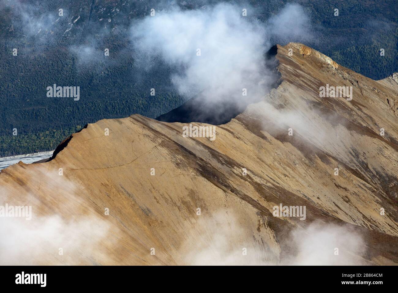 Luftaufnahme einer Bergkuppe, Wrangell-St Elias National Park, Alaska Stockfoto