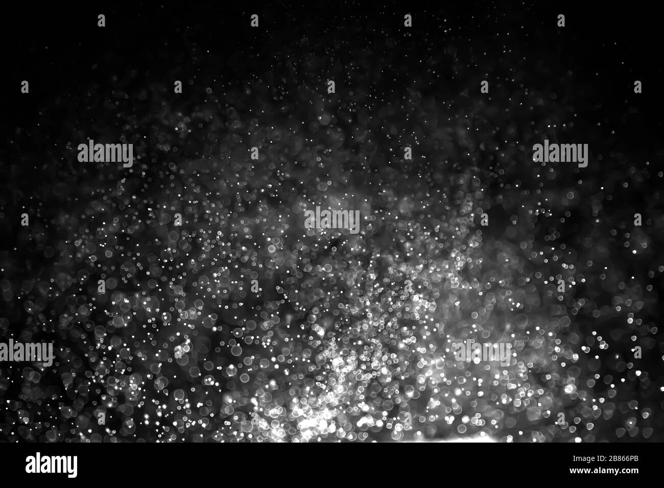 Textur Hintergrund abstrakt schwarz-weiß oder silber Glitter und elegant für Weihnachten. Staubweiß. Funkelnde magische Staubpartikel. Zauberkonzept. Stockfoto