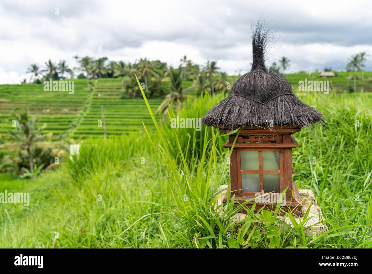 Traditionelle balinesische Lampe in Jatiluwih-Reisterrassen, Bali - Indonesien Stockfoto