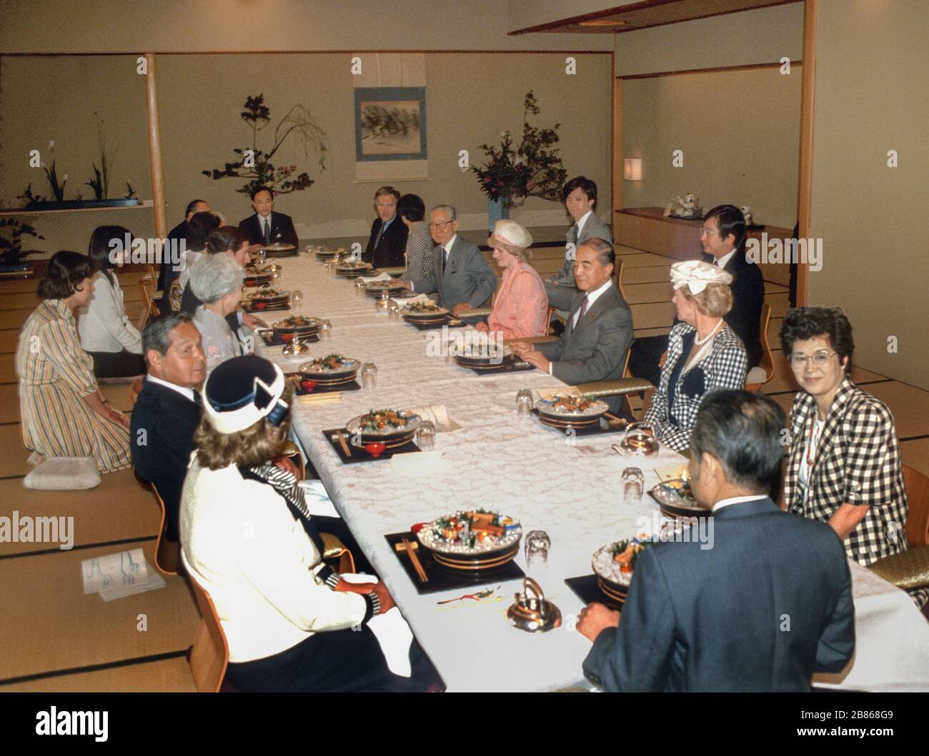 HRH Princess Diana besucht das Mittagessen im Nissan-Automobilwerk in Tokio, Japan, Mai 1986 Stockfoto