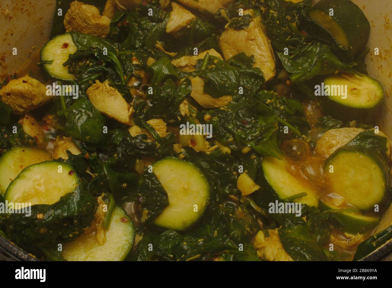 Huhn, Zucchini und Spinatcurry Stockfoto