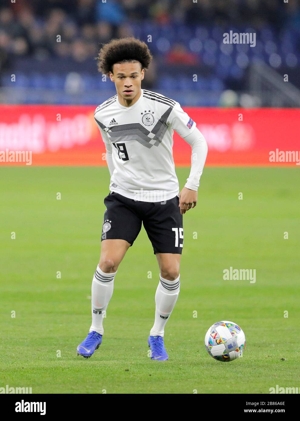 Schalke, Veltins-Arena, 19.11.19 Uhr: Leroy Sane (Deutschland) am Ball im LŠnderspiel Deutschland gegen Niederlande. DFL-Vorschriften verbieten die Verwendung von pH Stockfoto