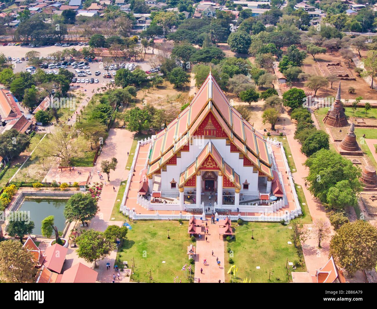 Luftansicht Mit Drone. Wihan Phra Mongkhon Bophit in Ayutthaya, Thailand. Stockfoto