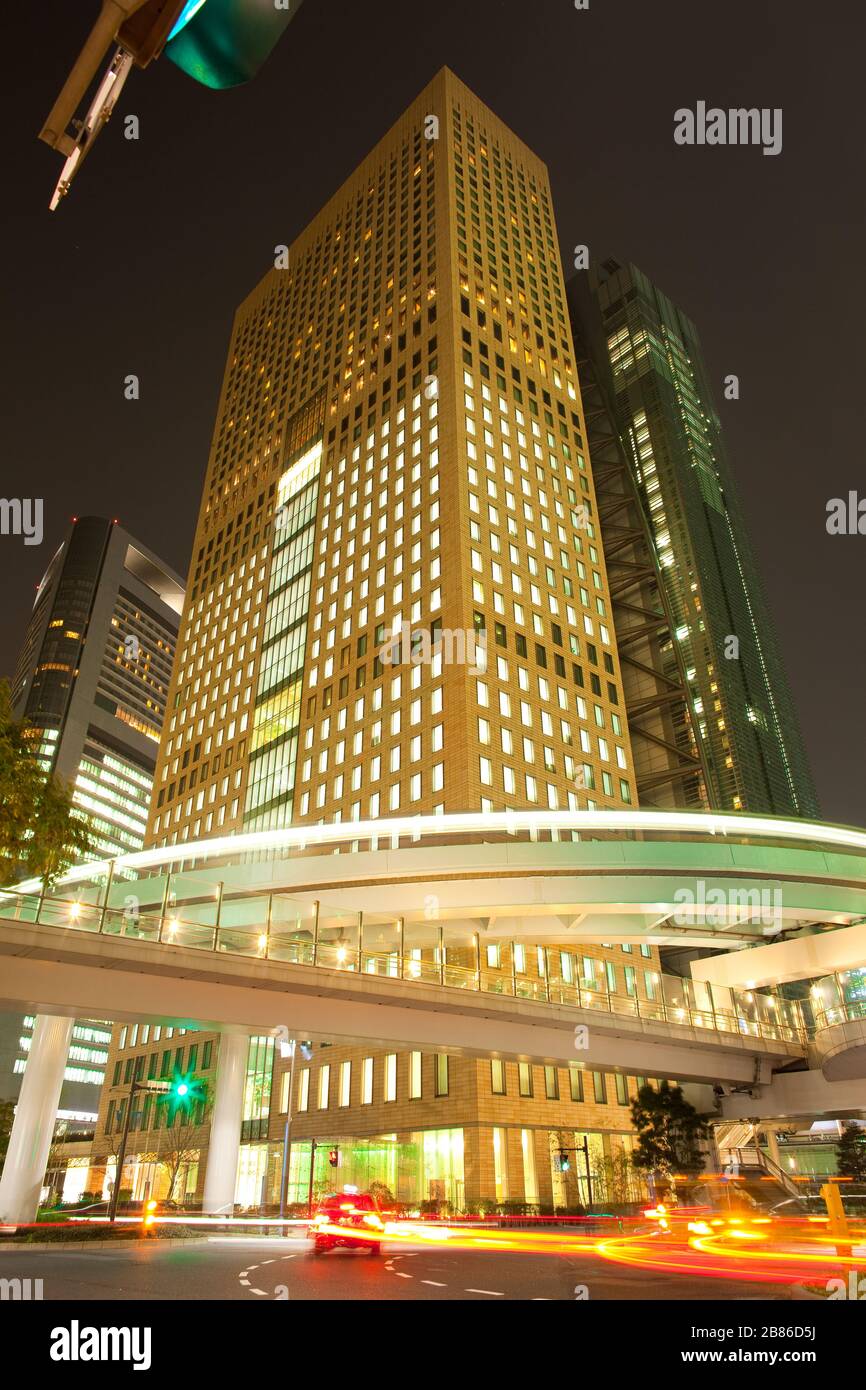 Skyline von Wolkenkratzern in Shiodome Area im Distrikt Shimbashi, Tokio, Kanto-Region, Honshu, Japan Stockfoto
