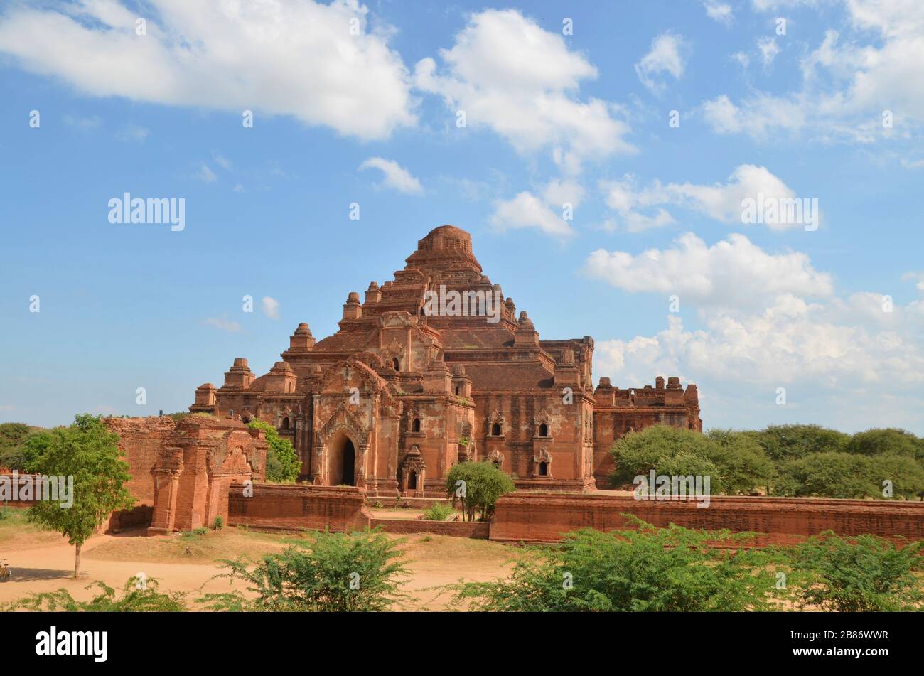 Riesiges rot-gemobeltes Tempelchen in Bagan Myanmar Stockfoto