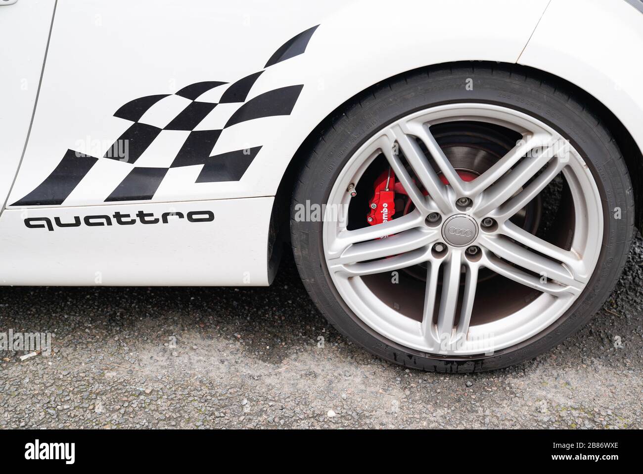 Bordeaux, Aquitanien/Frankreich - 03 01 2020: Audi tt quatro Seitenradschild Logo hinteres Emblem des kompakten Sportcoupés Stockfoto