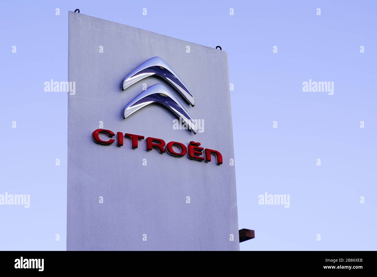 Bordeaux, Aquitanien/Frankreich - 11 12 2019: citroen Logo Schild Autohaus Stockfoto