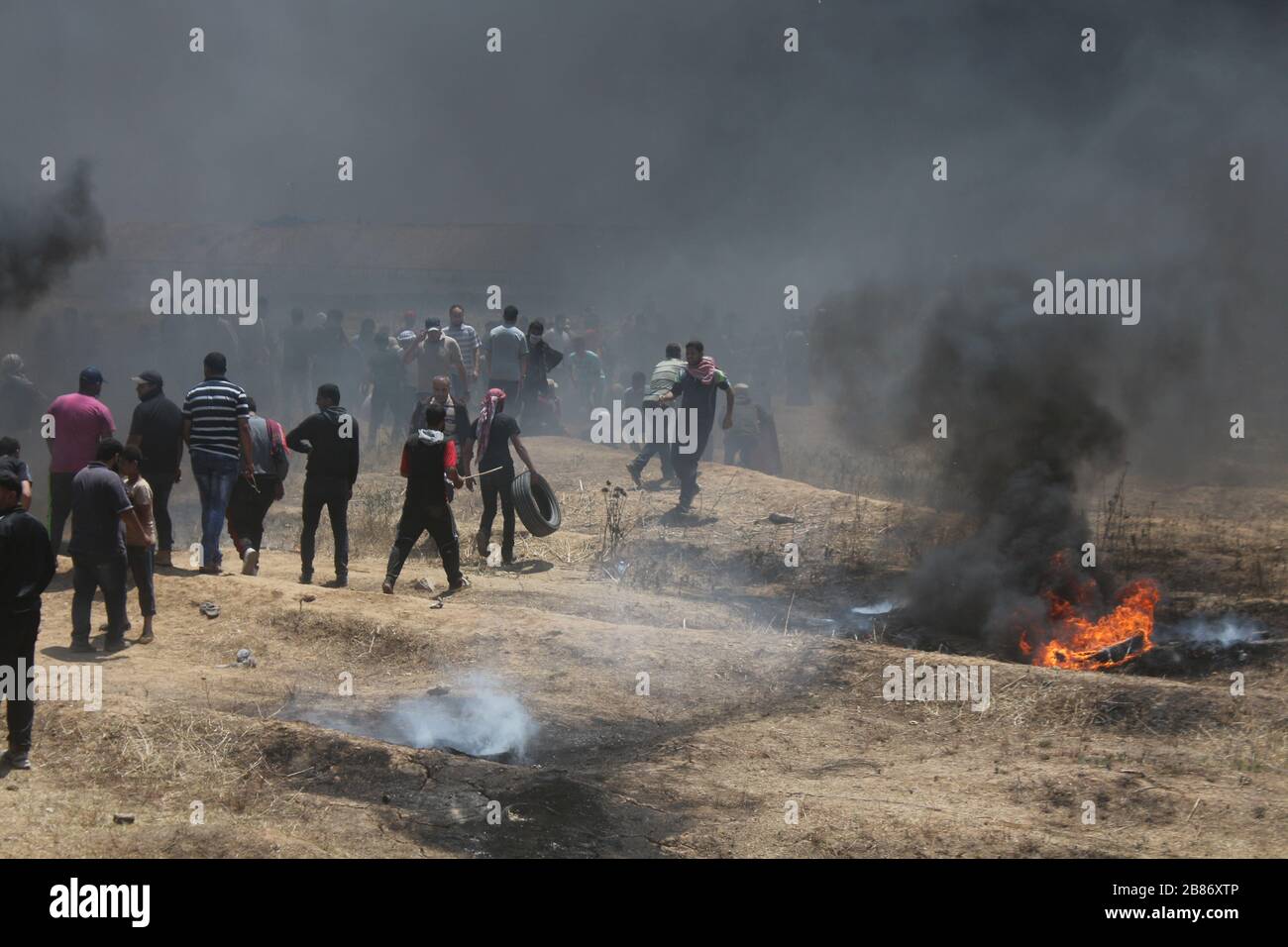 Gaza protestiert am 13. August 2018 an der Grenze zwischen Israel und Gaza gegen den marsch der Rückkehr an der Grenze Stockfoto