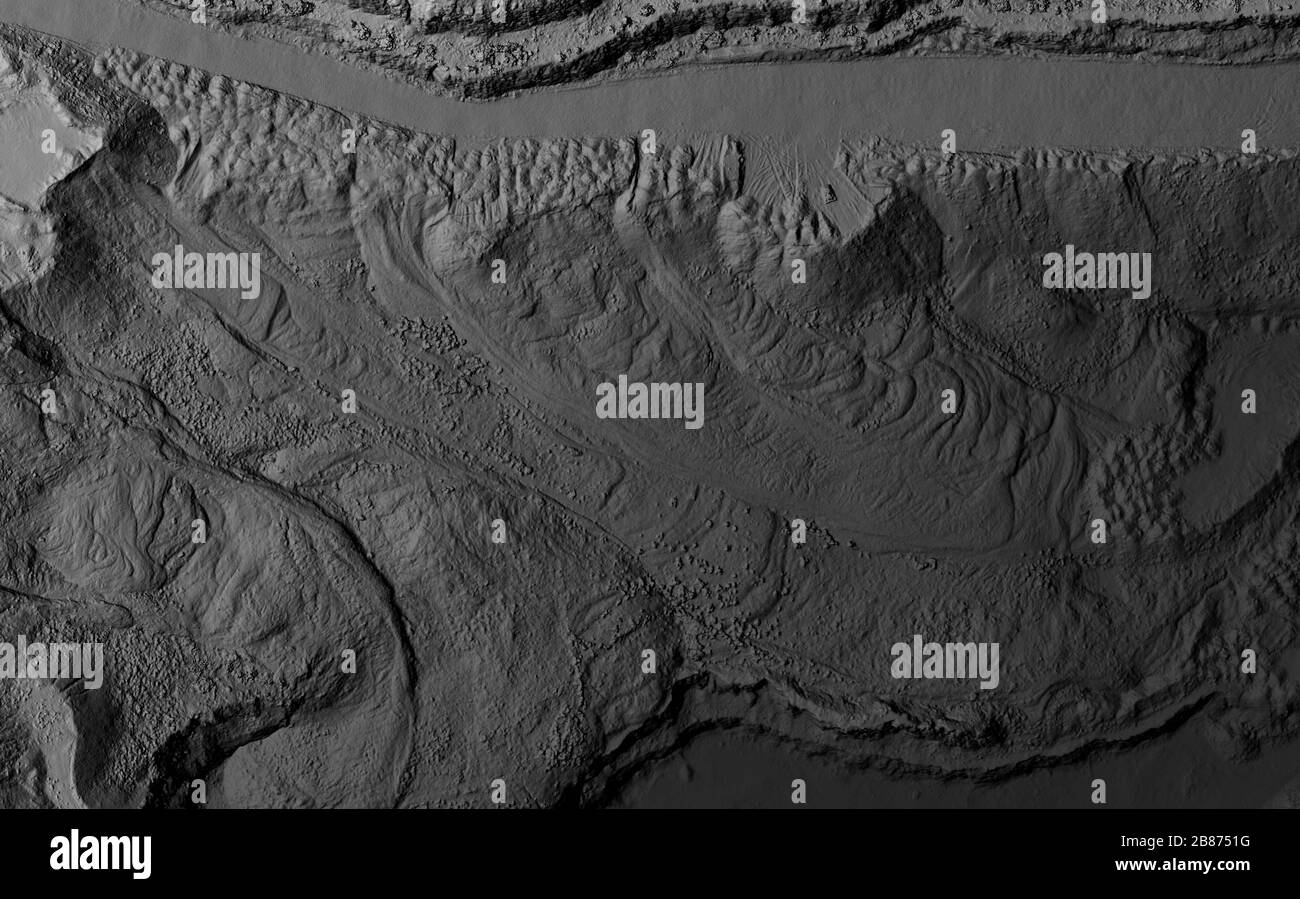 DEM - digitales Höhenmodell. GIS-Produkt, das nach der Beschaffung von Bildern von einer Drohne gemacht wurde. Es zeigt Ausgrabungsstätte mit steilen Felswänden Stockfoto