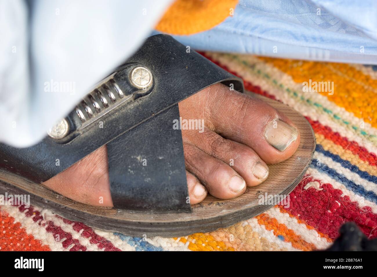 Nahaufnahme der Füße von Beduin man, Marokko Stockfoto