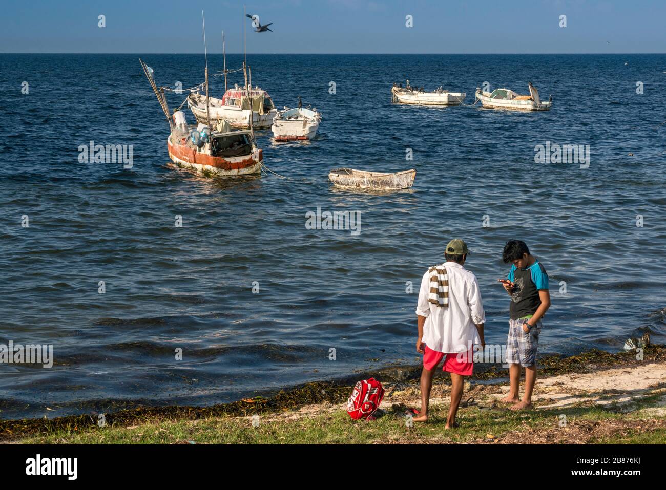 Angelboote/Fischerboote am Golf von Mexiko Küstenlinie in Campeche, Halbinsel Yucatan, Mexiko Stockfoto
