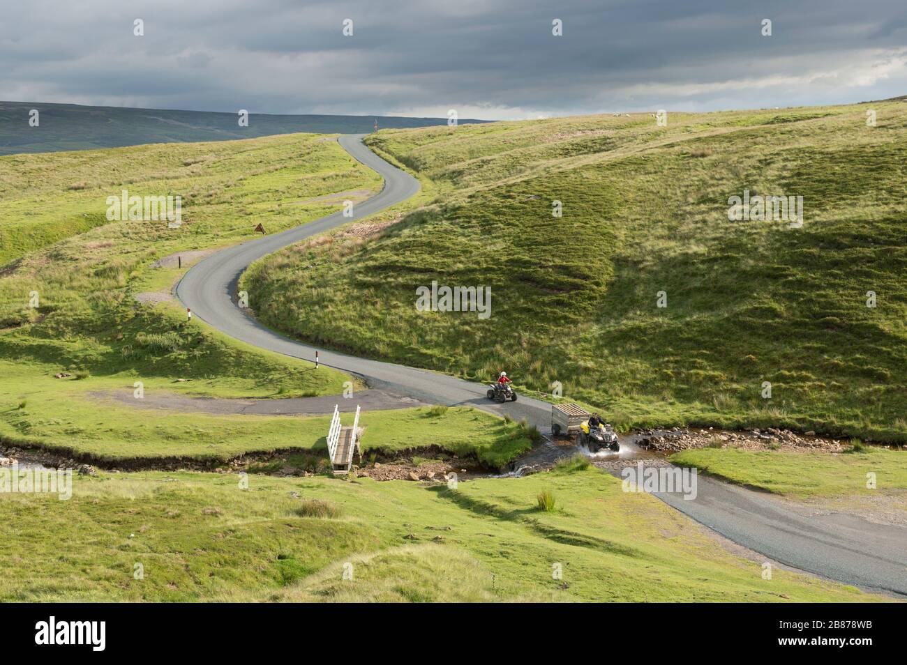 Der ford over Bleaberry Gill in den Northern Yorkshire Dales wurde in der Titelsequenz der James Herriot TV-Serie verwendet Stockfoto