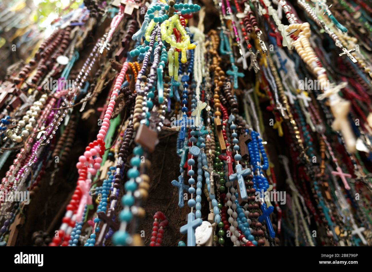 Rosaries im St. Pio von Pietrelcina Centre, Quezon City Stockfoto