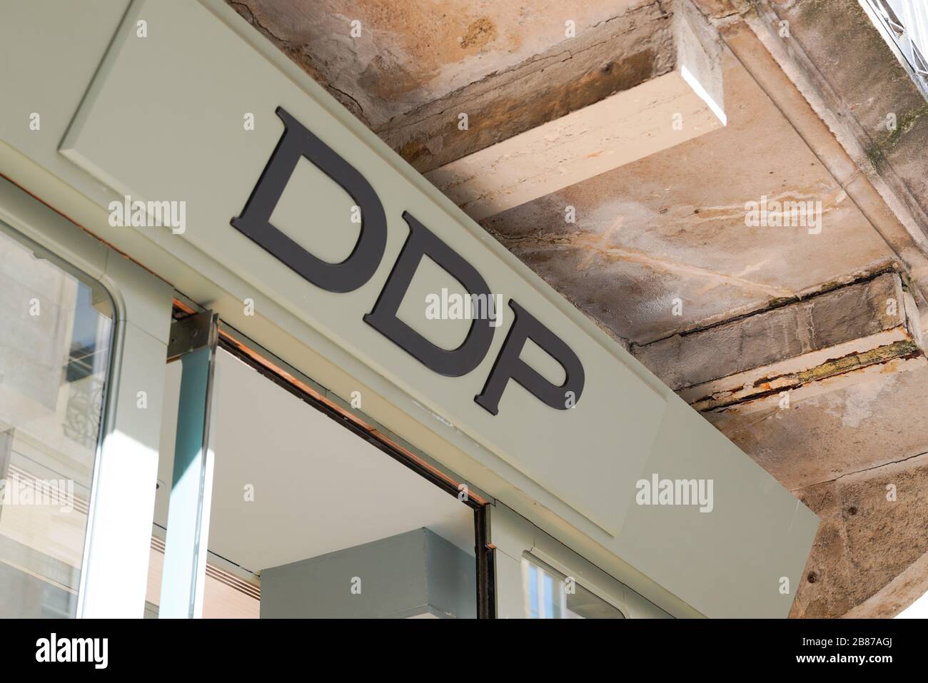 Bordeaux, Aquitanien / Frankreich - 09 18 2019: Ladengeschäft von DDP-Kleidung in Bordeaux Frankreich Stockfoto
