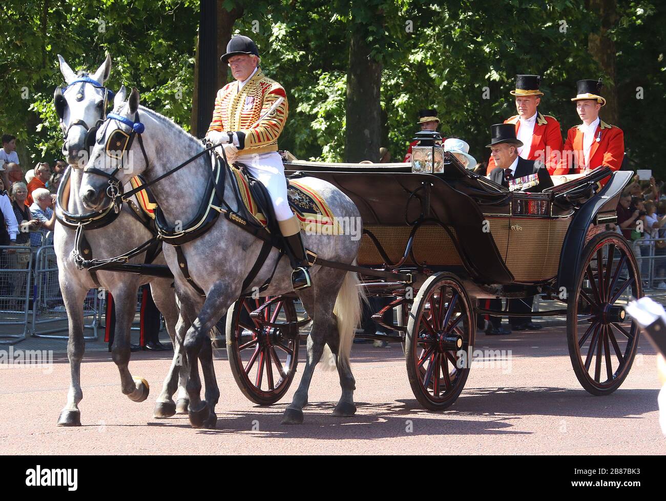 17. Juni 2017 - London, England, Großbritannien - der jährliche Trooping der Farbenparade Photo Shows: Queen Elizabeth II und Prince Philip, Herzog von Edinburgh Stockfoto