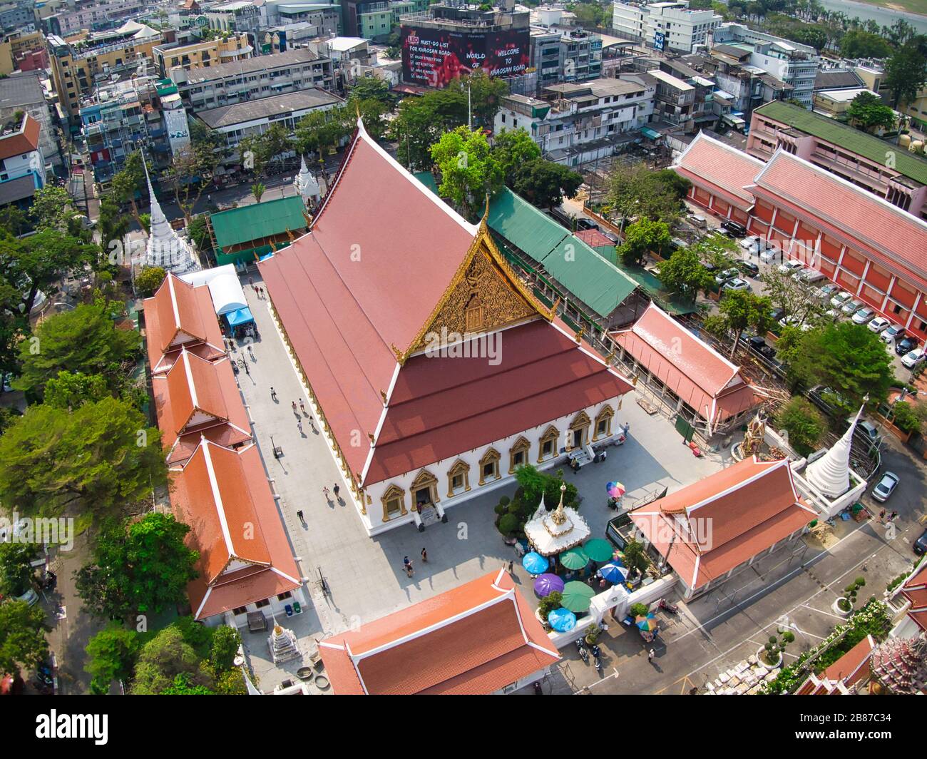 Luftansicht Mit Drone. Der Wat Chana Songkhram Rachawora Mahawiharn in Bangkok, Tailand. Stockfoto