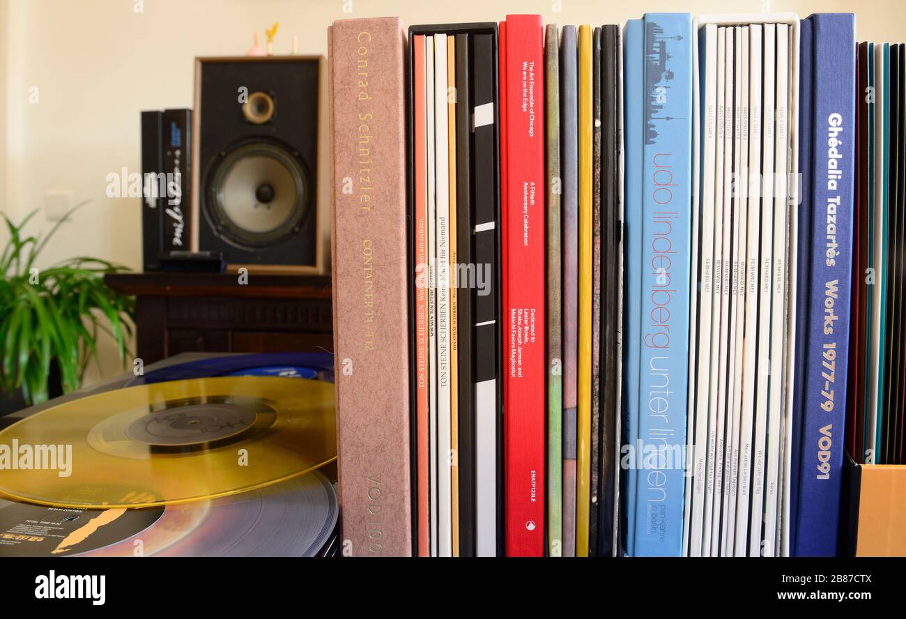 Schallplatten erleben ein Revival, die Nachfrage steigt, und selbst große Label pressen immer wieder Vinyl. Stockfoto