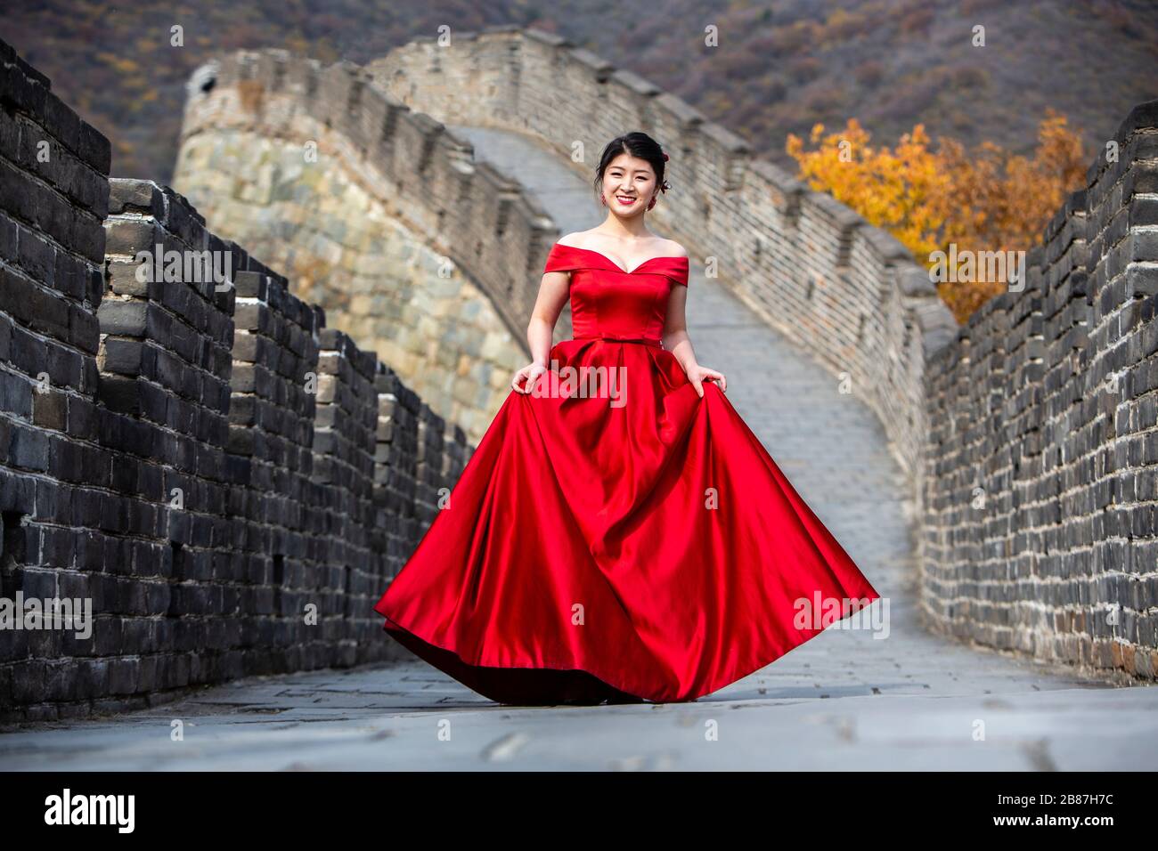 Hochzeitsportrait an der chinesischen Mauer von Mutianyu Stockfoto