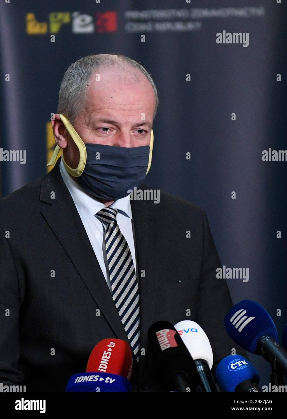 Leiter des zentralen Krisenstab Roman Prymula spricht während der Pressekonferenz in Prag, Tschechien, 20. März 2020. (CTK Foto/Michal Krumphanzl) Stockfoto