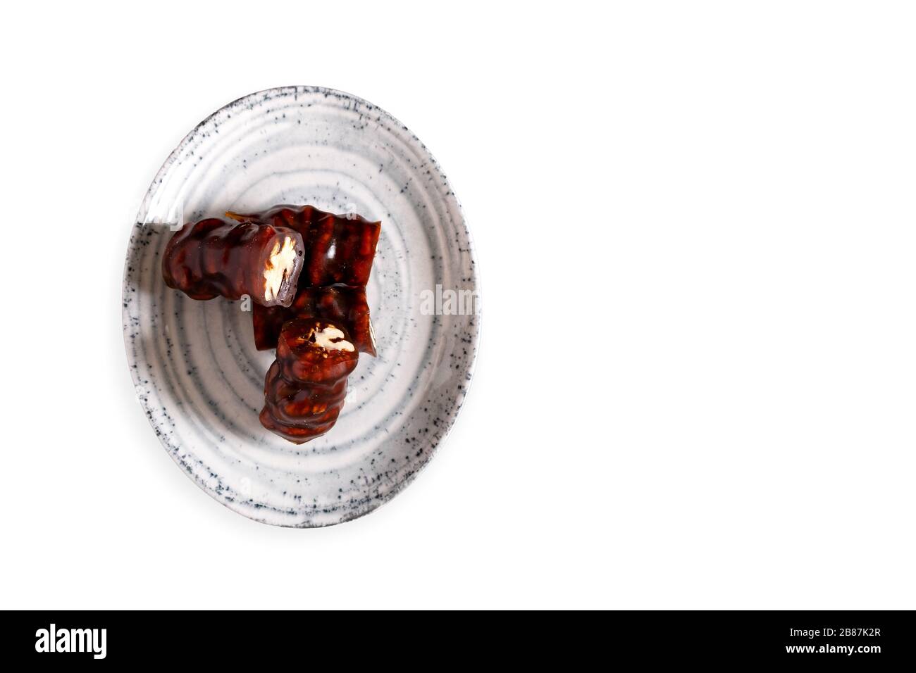 Walnusswurst. Traditioneller türkischer Stil mit Traubenmolasse und Walnüssen. Foto in der Draufsicht. Isoliertes Hintergrundfoto Stockfoto