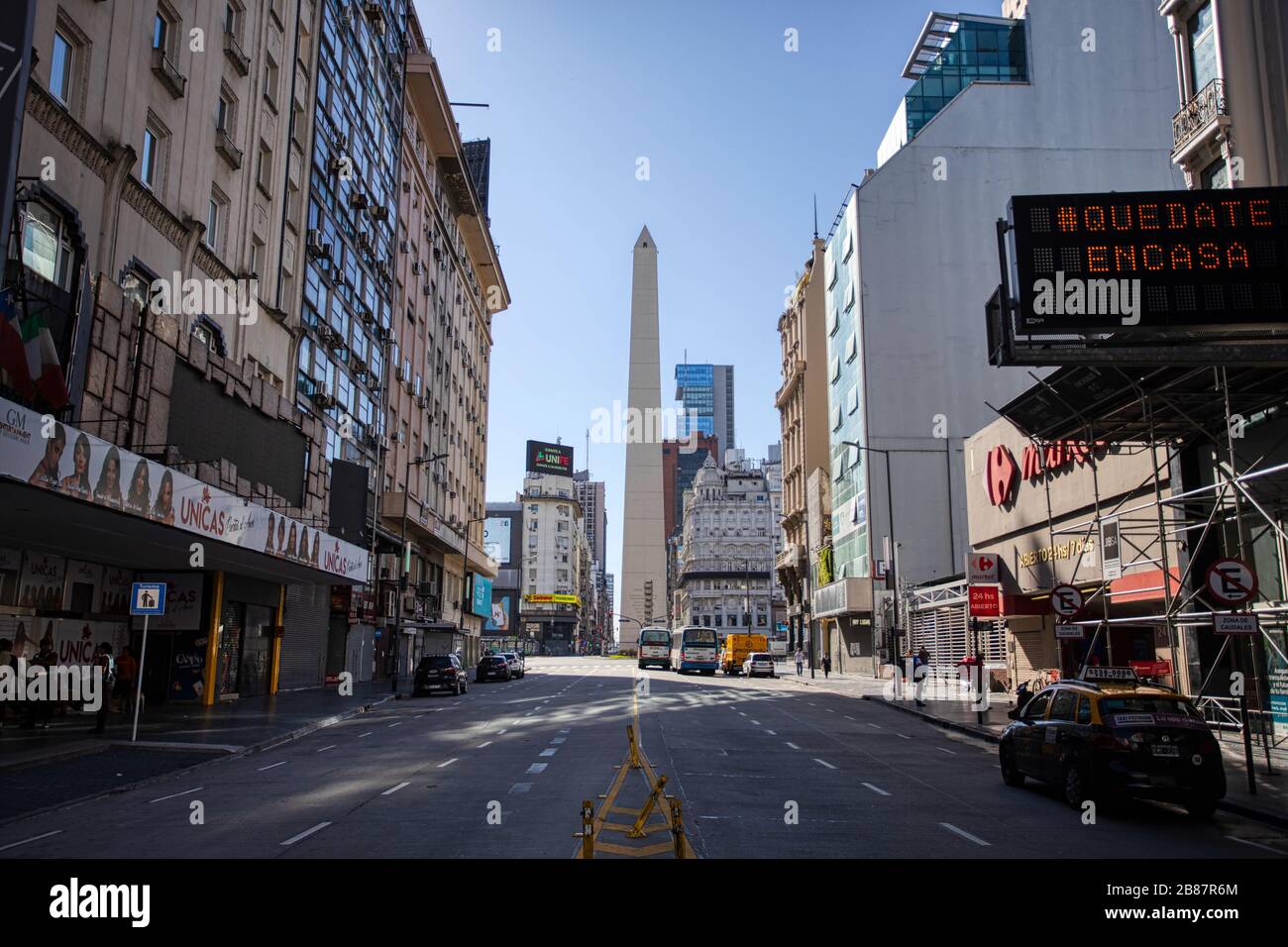 9 de Julio Avenue leer in voller Quarantäne in Buenos Aires, Argentinien Stockfoto