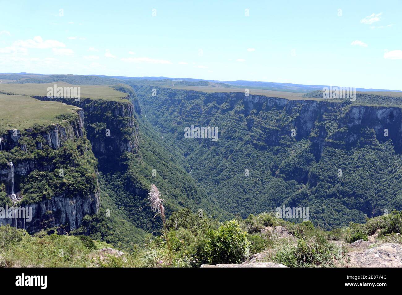 Das ist die Festung Aparados! Dort befindet sich der Serra-Geral-Nationalpark. Rio Grande do Sul, Brasilien, America Latina Stockfoto