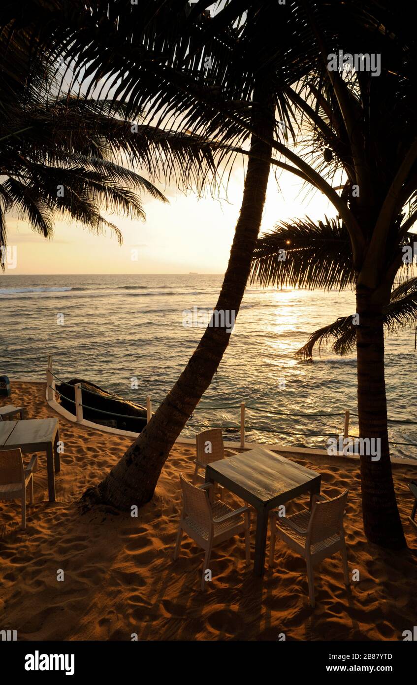 Sri Lanka, Galle, Unawatuna, Strandcafé bei Sonnenuntergang Stockfoto