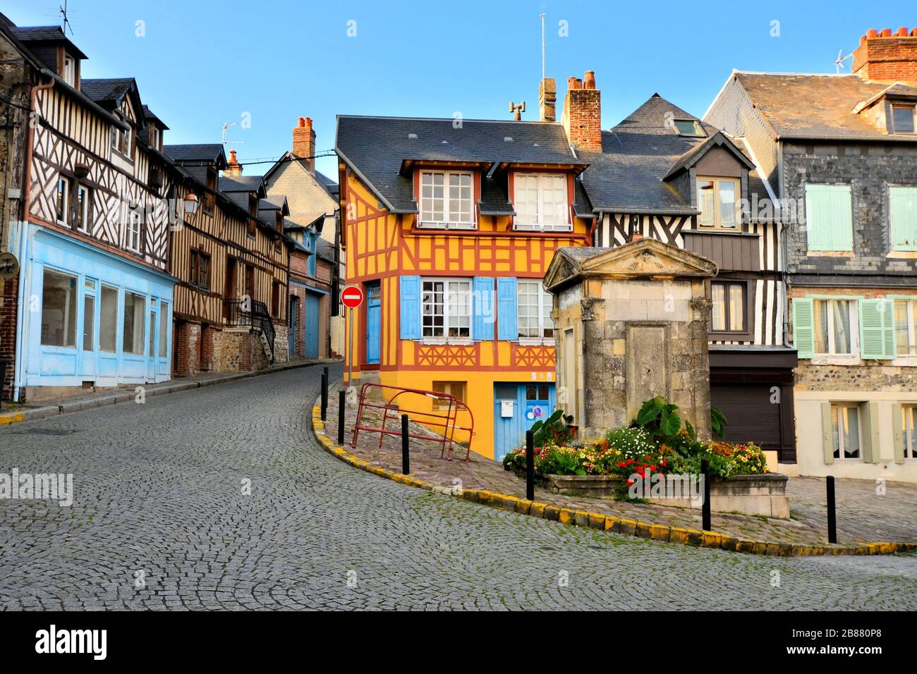 Historische Fachwerkbauten in der schönen Stadt Honfleur, Frankreich Stockfoto