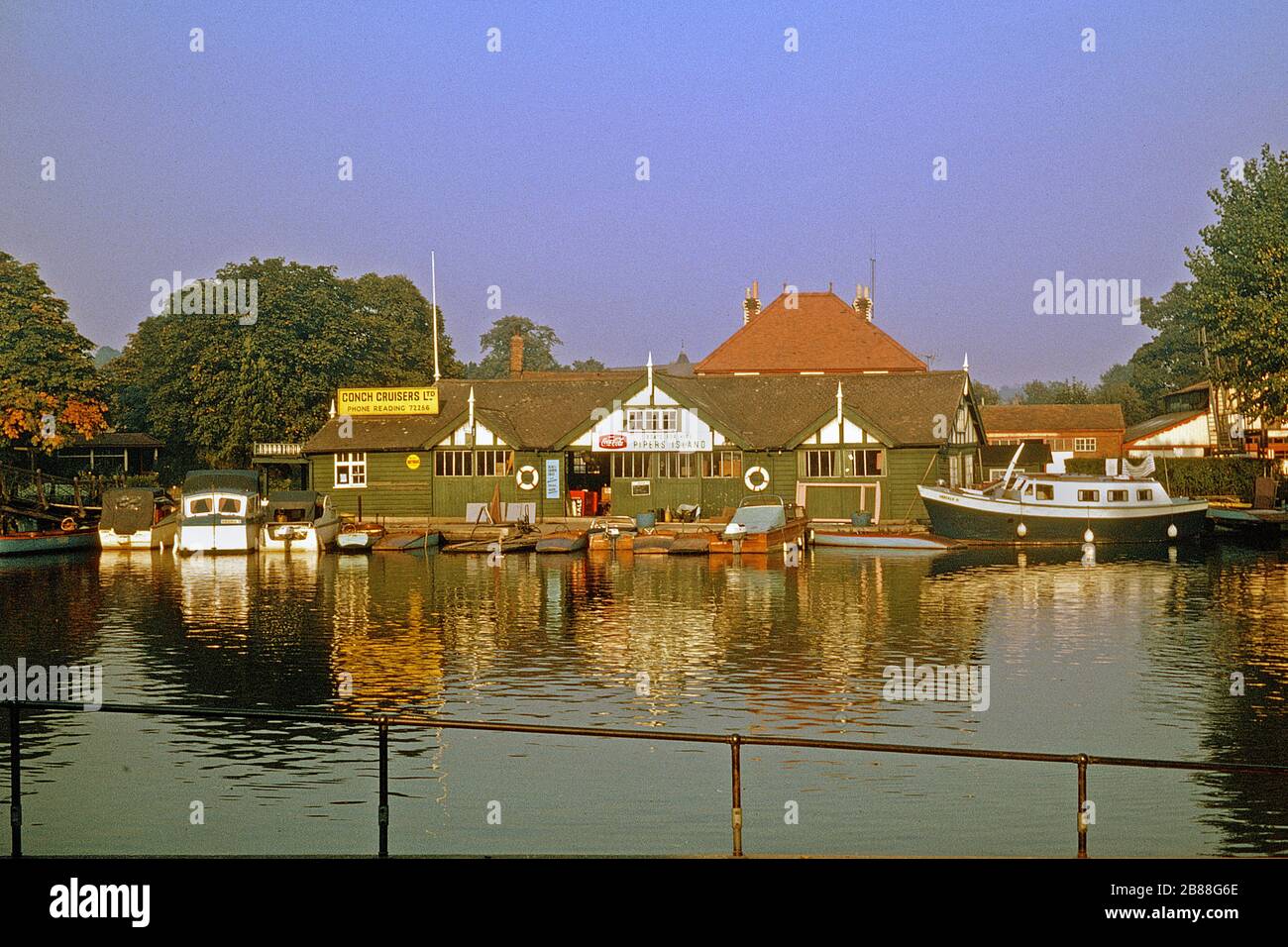 pipers Island, Thames, Bootshaus, Archiv, 1960er Jahre Stockfoto