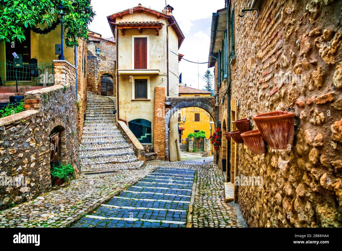 Alte Straßen des italienischen Dorfes, Casperia, Provinz Rieti, Latium. Stockfoto