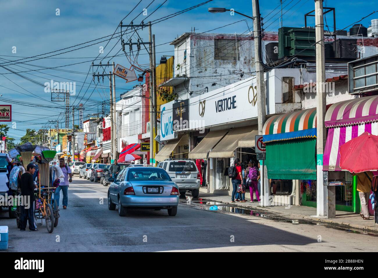 Geschäfte an der Calle 22 in Ciudad del Carmen, Bundesstaat Campeche, Mexiko Stockfoto