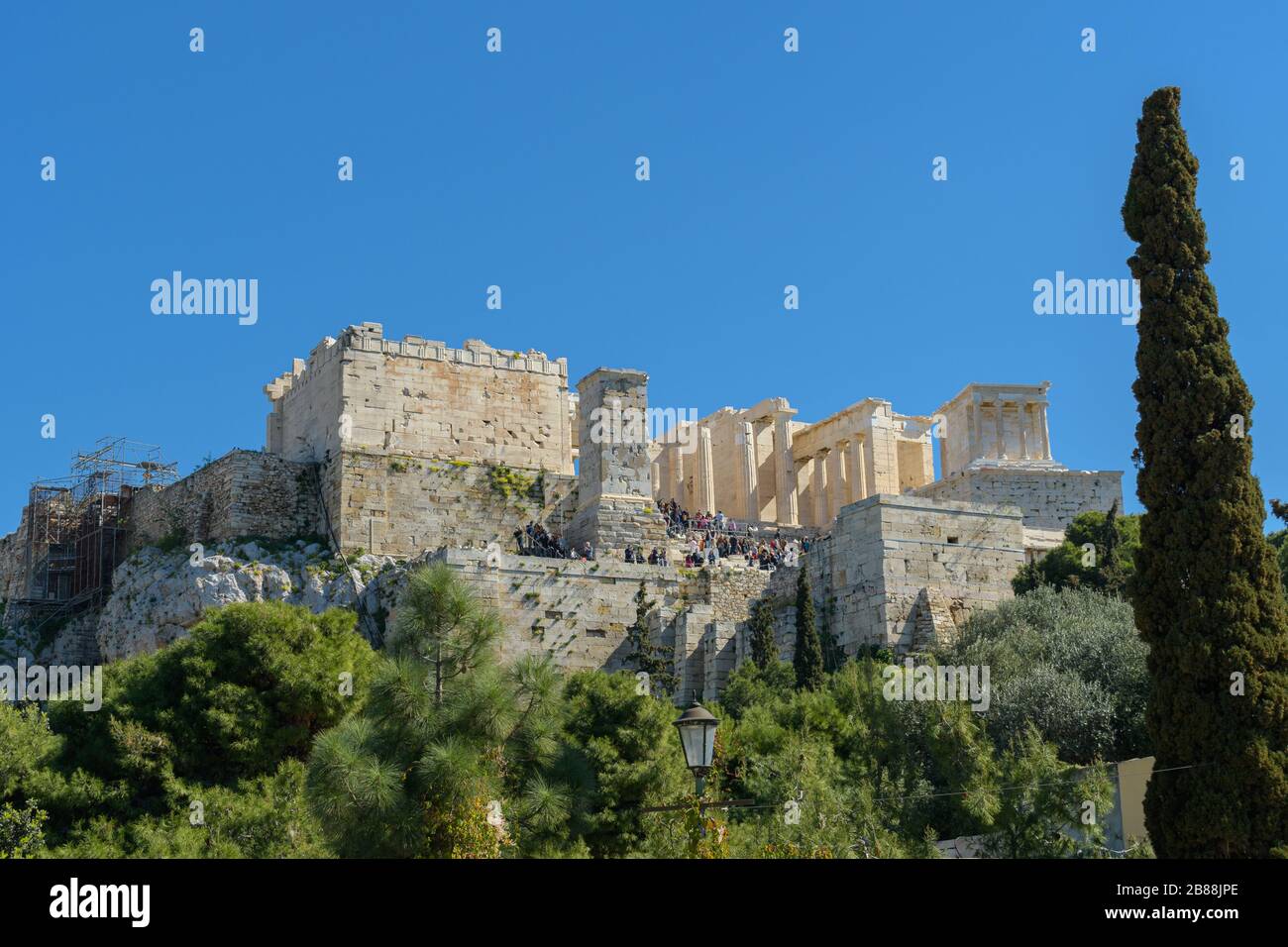 Athen, Griechenland - 1. März 2019: Akropolis-Blick vom Areopagus-Hügel Stockfoto
