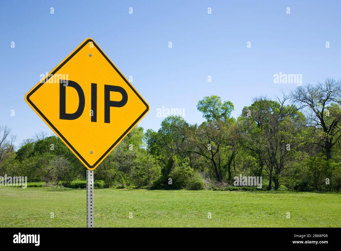 DIP-Zeichen in grüner Landschaft Stockfoto